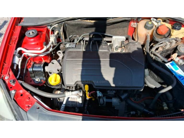 RENAULT - CLIO - 2010/2010 - Vermelha - R$ 21.900,00