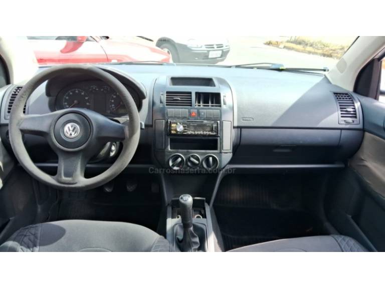 VOLKSWAGEN - POLO - 2002/2003 - Prata - R$ 17.900,00