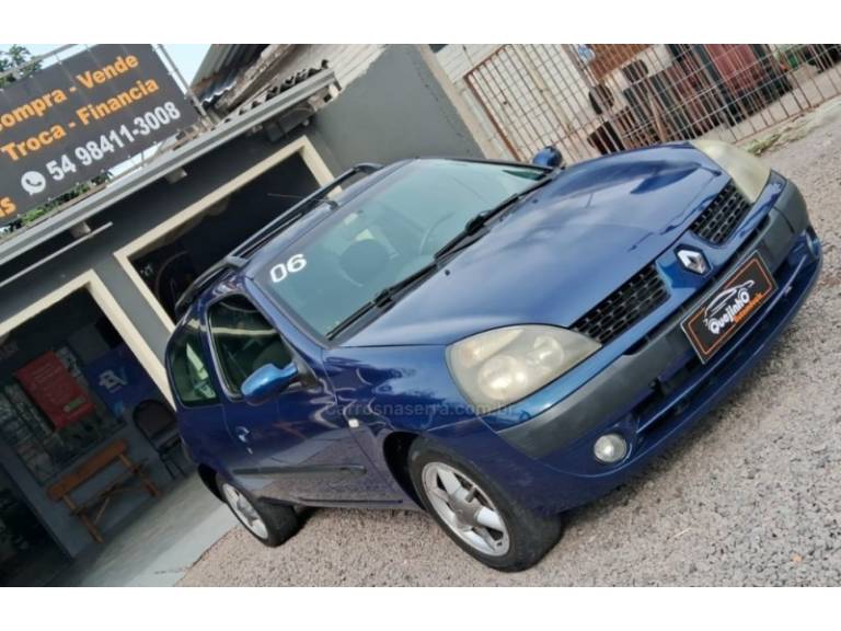 RENAULT - CLIO - 2005/2006 - Azul - R$ 12.900,00