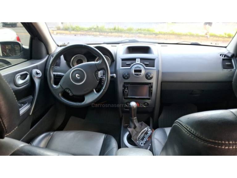 RENAULT - MÉGANE - 2012/2012 - Preta - R$ 31.900,00