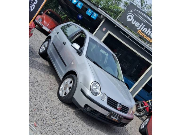 VOLKSWAGEN - POLO - 2002/2003 - Prata - R$ 17.900,00